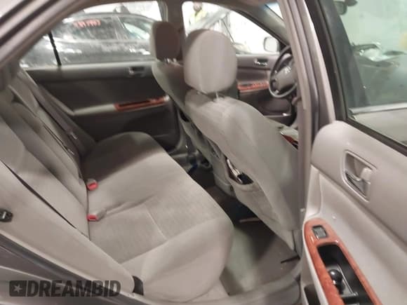 ✅ 2005 Toyota Camry LE • VIN: 4T1BE32K25U544022 • Lot: 43859864. Wystawiony na IAAI z przebiegiem 223 284 mil. Bezpłatny archiwum sprzedaży aukcyjnych z USA i szczegółowy raport historii pojazdu na DreamBid. Zdjęcie 8.