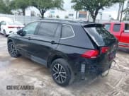 ✅ 2021 Volkswagen Tiguan SE • VIN: 3VV2B7AXXMM058256 • Lot: 43250700. Wystawiony na IAAI z przebiegiem 33 409 mil. Bezpłatny archiwum sprzedaży aukcyjnych z USA i szczegółowy raport historii pojazdu na DreamBid. Zdjęcie 3.