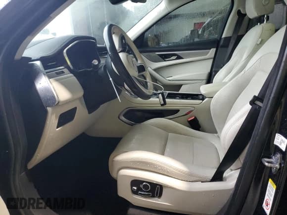 ✅ 2023 Jaguar F-Pace S • VIN: SADCJ2EX6PA708841 • Lot: 58340745. Wystawiony na Copart z przebiegiem 50 089 mil. Bezpłatny archiwum sprzedaży aukcyjnych z USA i szczegółowy raport historii pojazdu na DreamBid. Zdjęcie 7.