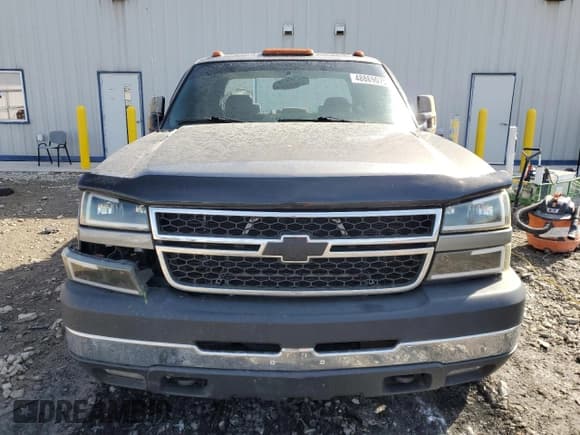 ✅ 2006 Chevrolet Silverado 2500HD LT1 • VIN: 1GCHK23246F103885 • Lot: 48869075. Wystawiony na Copart z przebiegiem Nie podano. Bezpłatny archiwum sprzedaży aukcyjnych z USA i szczegółowy raport historii pojazdu na DreamBid. Zdjęcie 5.