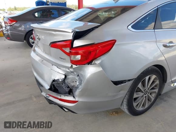 ✅ 2015 Hyundai Sonata Limited • VIN: 5NPE34AF2FH041071 • Lot: 43461843. Listed on IAAI with 142,544 mi. Free auction sales archive from the USA and detailed vehicle history report at DreamBid. Image 18.