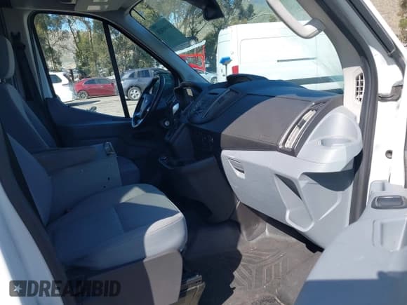 ✅ 2017 Ford Transit • VIN: 1FTYR2CG4HKB18811 • Lot: 41995838. Listed on IAAI with 122,122 mi. Free auction sales archive from the USA and detailed vehicle history report at DreamBid. Image 5.