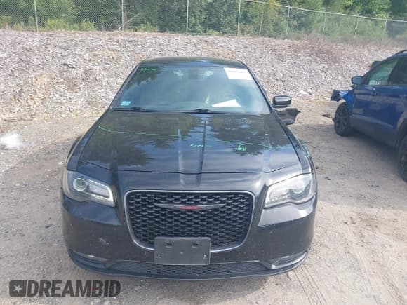 ✅ 2021 Chrysler 300 S • VIN: 2C3CCABG7MH506967 • Lot: 42991063. Listed on IAAI with 83,196 mi. Free auction sales archive from the USA and detailed vehicle history report at DreamBid. Image 13.