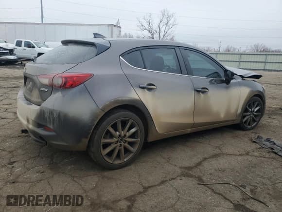 ✅ 2018 Mazda 3 Touring • VIN: 3MZBN1L39JM234381 • Lot: 93769185. Wystawiony na Copart z przebiegiem 76 810 mil. Bezpłatny archiwum sprzedaży aukcyjnych z USA i szczegółowy raport historii pojazdu na DreamBid. Zdjęcie 3.