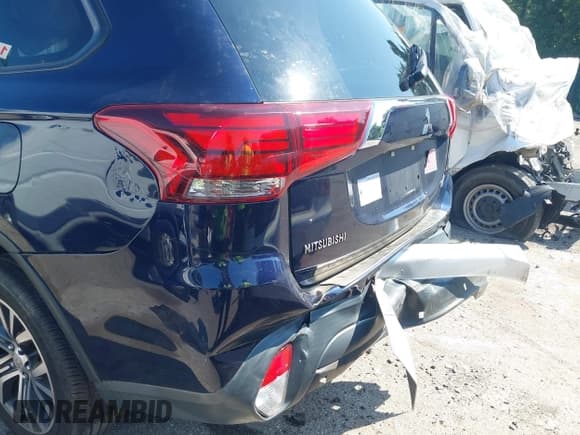 ✅ 2016 Mitsubishi Outlander SE • VIN: JA4AZ3A31GZ055089 • Лот: 42720920. Опубликован ранее на IAAI с пробегом 96 102 миль. Бесплатный доступ к архиву аукционных продаж из США и подробный отчёт об истории автомобиля на DreamBid. Изображение 6.