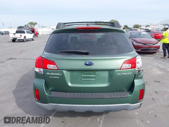 ✅ 2013 Subaru Outback Limited • VIN: 4S4BRCKC2D3215242 • Lot: 43638342. Wystawiony na IAAI z przebiegiem 150 037 mil. Bezpłatny archiwum sprzedaży aukcyjnych z USA i szczegółowy raport historii pojazdu na DreamBid. Zdjęcie 17.