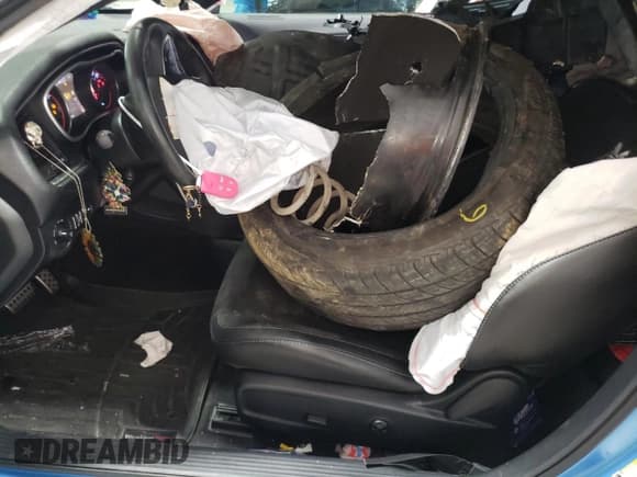 ✅ 2018 Dodge Challenger R/T Scat Pack • VIN: 2C3CDZFJ6JH327932 • Lot: 59586384. Wystawiony na Copart z przebiegiem 63 058 mil. Bezpłatny archiwum sprzedaży aukcyjnych z USA i szczegółowy raport historii pojazdu na DreamBid. Zdjęcie 7.