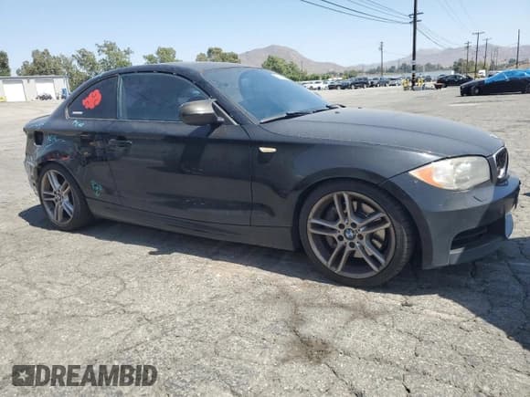 ✅ 2011 BMW 1 Series 135i • VIN: WBAUC9C59BVM10528 • Лот: 61499025. Опубликован ранее на Copart с пробегом 160 557 миль. Бесплатный доступ к архиву аукционных продаж из США и подробный отчёт об истории автомобиля на DreamBid. Изображение 4.