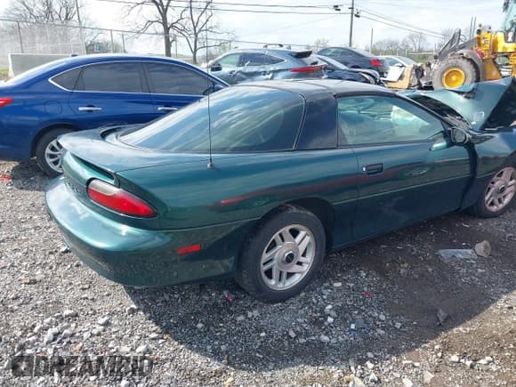 ✅ 1995 Chevrolet Camaro • VIN: 2G1FP22S6S2136188 • Lot: 41941962. Wystawiony na IAAI z przebiegiem 104 621 mil. Bezpłatny archiwum sprzedaży aukcyjnych z USA i szczegółowy raport historii pojazdu na DreamBid. Zdjęcie 4.