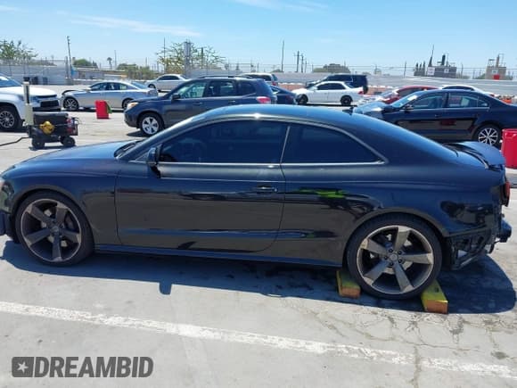 ✅ 2013 Audi RS 5 • VIN: WUAC6AFR7DA901876 • Lot: 42650313. Wystawiony na IAAI z przebiegiem 110 472 mil. Bezpłatny archiwum sprzedaży aukcyjnych z USA i szczegółowy raport historii pojazdu na DreamBid. Zdjęcie 15.