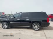 ✅ 2013 Cadillac Escalade ESV Platinum Edition • VIN: 1GYS3KEF4DR222867 • Лот: 41784252. Опубликован ранее на IAAI с пробегом 61 673 миль. Бесплатный доступ к архиву аукционных продаж из США и подробный отчёт об истории автомобиля на DreamBid. Изображение 15.