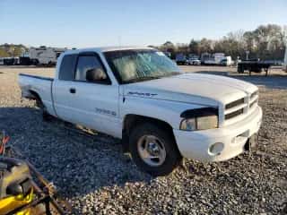 1999 Dodge 1500 с VIN 3B7HC13Z5XM562235, выставлен на аукционе Copart как лот 86053294 с пробегом 149 234 миль миль и Списание • Salvage title. История ставок и продаж доступна на DreamBid. Изображение 4.