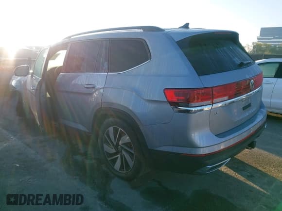 ✅ 2024 Volkswagen Atlas SE • VIN: 1V2WR2CA5RC562227 • Lot: 43481576. Listed on IAAI with 14,413 mi. Free auction sales archive from the USA and detailed vehicle history report at DreamBid. Image 3.