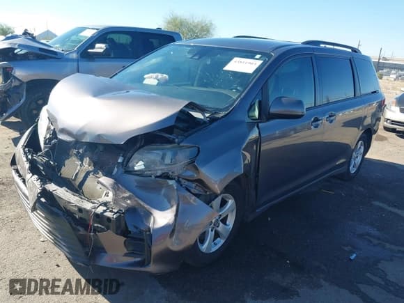 ✅ 2020 Toyota Sienna LE • VIN: 5TDKZ3DCXLS067856 • Лот: 43811903. Опубликован ранее на IAAI с пробегом 94 899 миль. Бесплатный доступ к архиву аукционных продаж из США и подробный отчёт об истории автомобиля на DreamBid. Изображение 2.