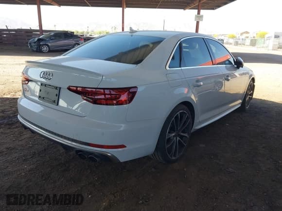 ✅ 2018 Audi S4 Prestige • VIN: WAUC4AF49JA019401 • Lot: 42143099. Wystawiony na IAAI z przebiegiem 50 206 mil. Bezpłatny archiwum sprzedaży aukcyjnych z USA i szczegółowy raport historii pojazdu na DreamBid. Zdjęcie 4.