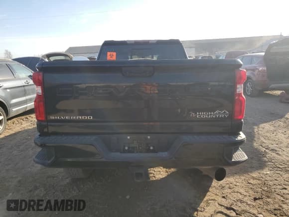 ✅ 2022 Chevrolet Silverado 2500HD High Country • VIN: 1GC4YREY8NF122025 • Lot: 92279435. Wystawiony na Copart z przebiegiem 17 312 mil. Bezpłatny archiwum sprzedaży aukcyjnych z USA i szczegółowy raport historii pojazdu na DreamBid. Zdjęcie 6.
