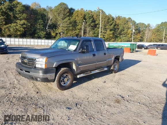 ✅ 2007 Chevrolet Silverado 2500HD LT1 • VIN: 1GCHK23D17F192768 • Лот: 43463284. Опубликован ранее на IAAI с пробегом 338 979 миль. Бесплатный доступ к архиву аукционных продаж из США и подробный отчёт об истории автомобиля на DreamBid. Изображение 2.