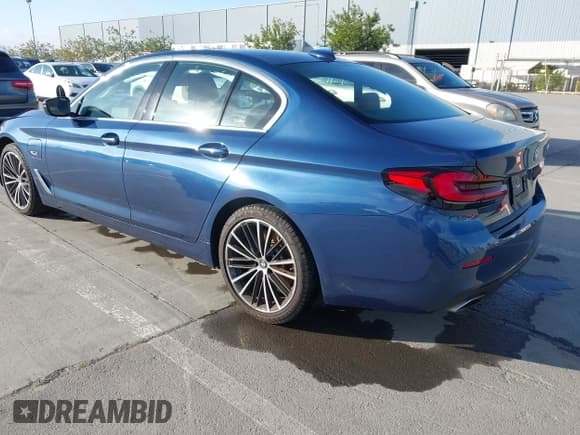 ✅ 2022 BMW 5 Series 530e • VIN: WBA13AG07NCJ54134 • Lot: 42012653. Listed on IAAI with 22,179 mi. Free auction sales archive from the USA and detailed vehicle history report at DreamBid. Image 3.
