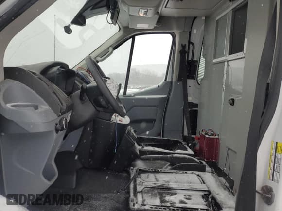 ✅ 2019 Ford Transit • VIN: 1FDYR2CMXKKA94961 • Lot: 44216665. Wystawiony na Copart z przebiegiem 219 515 mil. Bezpłatny archiwum sprzedaży aukcyjnych z USA i szczegółowy raport historii pojazdu na DreamBid. Zdjęcie 7.