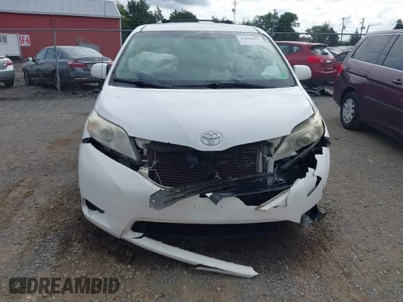 ✅ 2014 Toyota Sienna LE AAS • VIN: 5TDKK3DC4ES428621 • Lot: 43056042. Listed on IAAI with 166,388 mi. Free auction sales archive from the USA and detailed vehicle history report at DreamBid. Image 6.