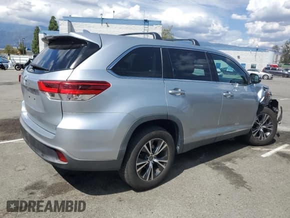 ✅ 2019 Toyota Highlander LE Plus • VIN: 5TDZZRFH6KS359285 • Lot: 81513645. Wystawiony na Copart z przebiegiem 58 007 mil. Bezpłatny archiwum sprzedaży aukcyjnych z USA i szczegółowy raport historii pojazdu na DreamBid. Zdjęcie 3.