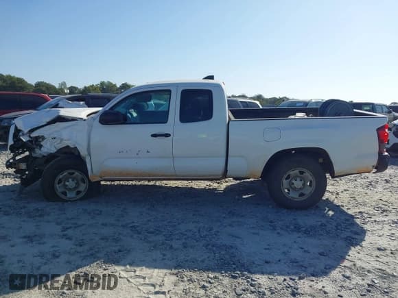 ✅ 2023 Toyota Tacoma SR • VIN: 3TYRX5GN4PT090136 • Lot: 43218664. Wystawiony na IAAI z przebiegiem 43 070 mil. Bezpłatny archiwum sprzedaży aukcyjnych z USA i szczegółowy raport historii pojazdu na DreamBid. Zdjęcie 14.