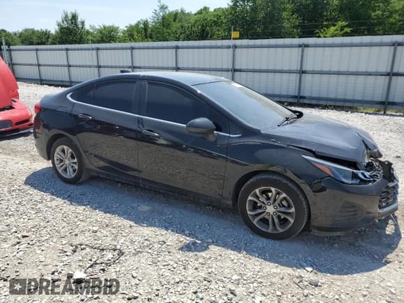 ✅ 2019 Chevrolet Cruze LT • VIN: 1G1BE5SM8K7107825 • Lot: 57915853. Listed on Copart with 101,993 mi. Free auction sales archive from the USA and detailed vehicle history report at DreamBid. Image 4.