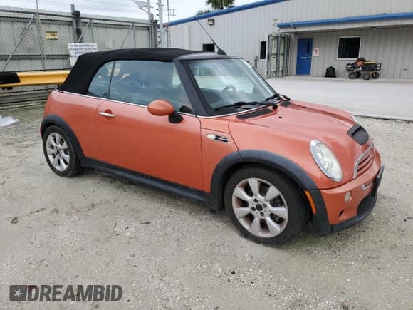 ✅ 2006 MINI Convertible S • VIN: WMWRH33566TK57774 • Lot: 75116134. Wystawiony na Copart z przebiegiem 98 230 mil. Bezpłatny archiwum sprzedaży aukcyjnych z USA i szczegółowy raport historii pojazdu na DreamBid. Zdjęcie 4.