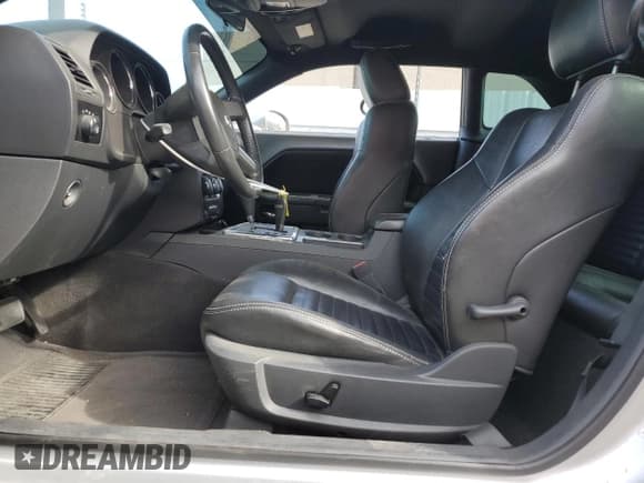 ✅ 2010 Dodge Challenger SE • VIN: 2B3CJ4DVXAH219814 • Lot: 42195015. Wystawiony na Copart z przebiegiem Nie podano. Bezpłatny archiwum sprzedaży aukcyjnych z USA i szczegółowy raport historii pojazdu na DreamBid. Zdjęcie 7.