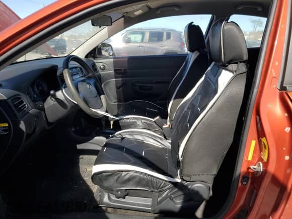 ✅ 2010 Hyundai Accent GS • VIN: KMHCM3AC8AU162069 • Lot: 75486194. Wystawiony na Copart z przebiegiem 227 323 mil mil. Skorzystaj z bezpłatnego archiwum sprzedaży aukcyjnych z USA i zobacz szczegółowy raport historii pojazdu na DreamBid. Zdjęcie 7.