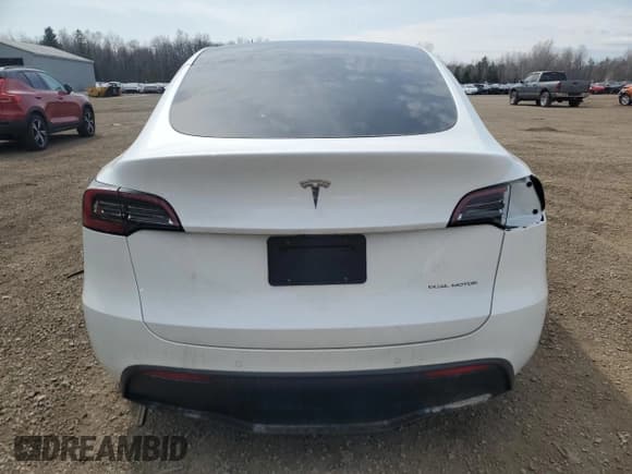 ✅ 2022 Tesla Model Y Long Range • VIN: 7SAYGDEE0NF532502 • Lot: 54683555. Wystawiony na Copart z przebiegiem 44 359 mil. Bezpłatny archiwum sprzedaży aukcyjnych z USA i szczegółowy raport historii pojazdu na DreamBid. Zdjęcie 6.
