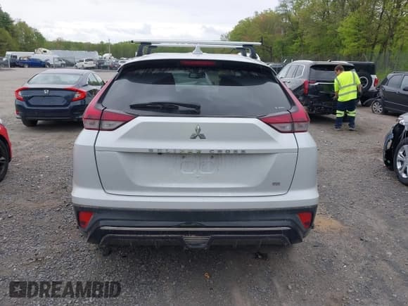 ✅ 2024 Mitsubishi Eclipse Cross SE • VIN: JA4ATWAAXRZ008213 • Lot: 42233107. Wystawiony na IAAI z przebiegiem 37 692 mil. Bezpłatny archiwum sprzedaży aukcyjnych z USA i szczegółowy raport historii pojazdu na DreamBid. Zdjęcie 17.