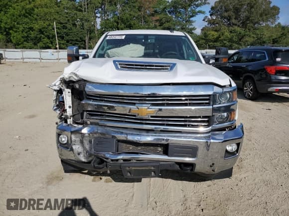 ✅ 2017 Chevrolet Silverado 2500HD LT • VIN: 1GC1KVEY5HF126423 • Lot: 68342725. Wystawiony na Copart z przebiegiem 125 107 mil. Bezpłatny archiwum sprzedaży aukcyjnych z USA i szczegółowy raport historii pojazdu na DreamBid. Zdjęcie 5.