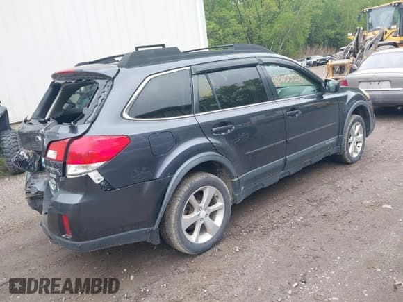 ✅ 2013 Subaru Outback Premium • VIN: 4S4BRBCC9D3323317 • Lot: 42303328. Listed on IAAI with 199,802 mi. Free auction sales archive from the USA and detailed vehicle history report at DreamBid. Image 4.