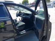 ✅ 2017 Toyota RAV4 LE • VIN: 2T3ZFREV6HW371315 • Lot: 42495989. Wystawiony na IAAI z przebiegiem 154 702 mil. Bezpłatny archiwum sprzedaży aukcyjnych z USA i szczegółowy raport historii pojazdu na DreamBid. Zdjęcie 5.