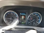 ✅ 2017 Toyota RAV4 Limited • VIN: 2T3YFREV7HW372064 • Lot: 82785485. Wystawiony na Copart z przebiegiem 86 922 mil. Bezpłatny archiwum sprzedaży aukcyjnych z USA i szczegółowy raport historii pojazdu na DreamBid. Zdjęcie 9.