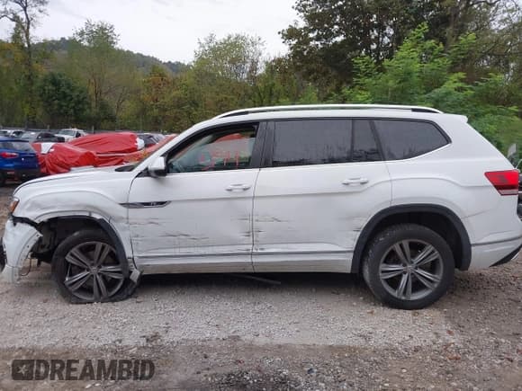 ✅ 2018 Volkswagen Atlas SEL • VIN: 1V2RR2CAXJC527278 • Lot: 43353194. Listed on IAAI with Not provided. Free auction sales archive from the USA and detailed vehicle history report at DreamBid. Image 14.