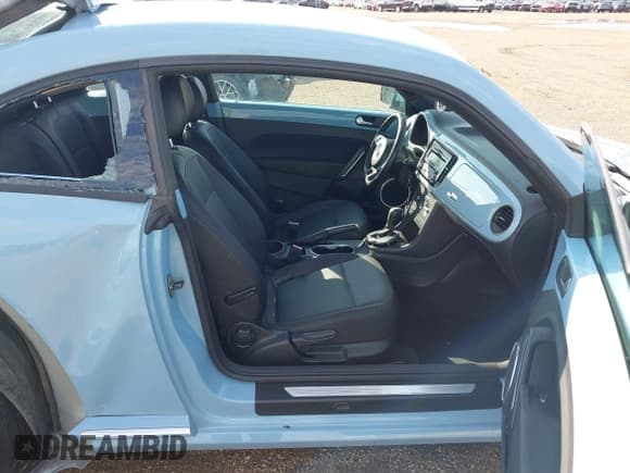 ✅ 2012 Volkswagen Beetle 2.5L • VIN: 3VWJX7AT0CM614269 • Lot: 43772516. Listed on IAAI with 129,147 mi. Free auction sales archive from the USA and detailed vehicle history report at DreamBid. Image 5.