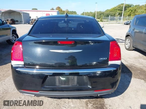 ✅ 2017 Chrysler 300 Limited • VIN: 2C3CCAAG9HH665058 • Lot: 43504589. Listed on IAAI with 110,355 mi. Free auction sales archive from the USA and detailed vehicle history report at DreamBid. Image 16.