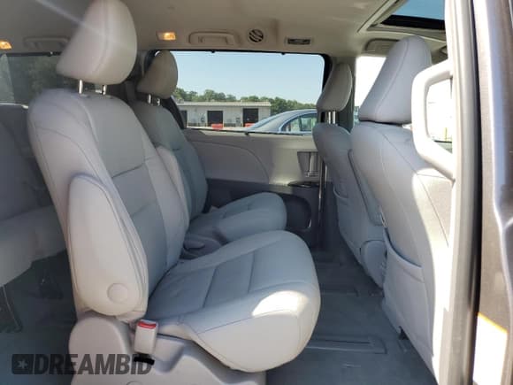 ✅ 2017 Toyota Sienna XLE • VIN: 5TDDZ3DC4HS171596 • Lot: 80689945. Listed on Copart with 48,926 mi. Free auction sales archive from the USA and detailed vehicle history report at DreamBid. Image 11.