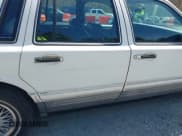 ✅ 1994 Lincoln Town Car Signature • VIN: 1LNLM82W9RY690746 • Lot: 41927553. Listed on IAAI with 310,909 mi. Free auction sales archive from the USA and detailed vehicle history report at DreamBid. Image 6.