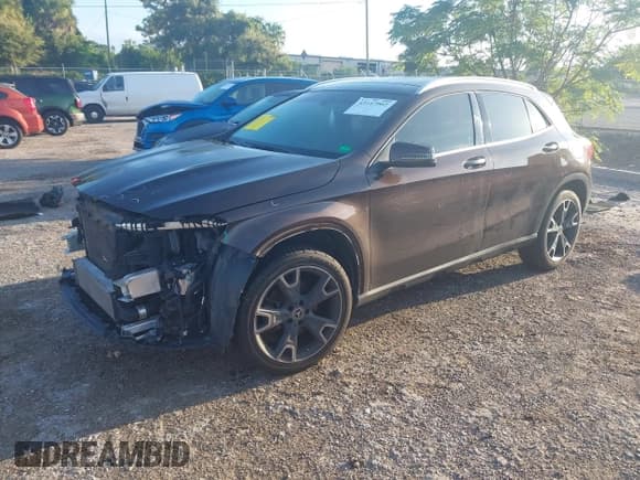 ✅ 2018 Mercedes-Benz GLA 250 • VIN: WDCTG4EB1JJ384189 • Лот: 43147902. Опубликован ранее на IAAI с пробегом 102 426 миль. Бесплатный доступ к архиву аукционных продаж из США и подробный отчёт об истории автомобиля на DreamBid. Изображение 17.