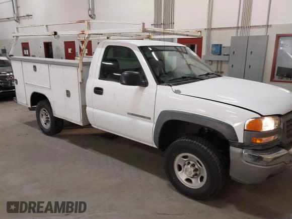 ✅ 2004 GMC Sierra 2500 SL • VIN: 1GDHC24U94E215240 • Lot: 41332466. Wystawiony na IAAI z przebiegiem 104 000 mil. Bezpłatny archiwum sprzedaży aukcyjnych z USA i szczegółowy raport historii pojazdu na DreamBid. Zdjęcie 1.