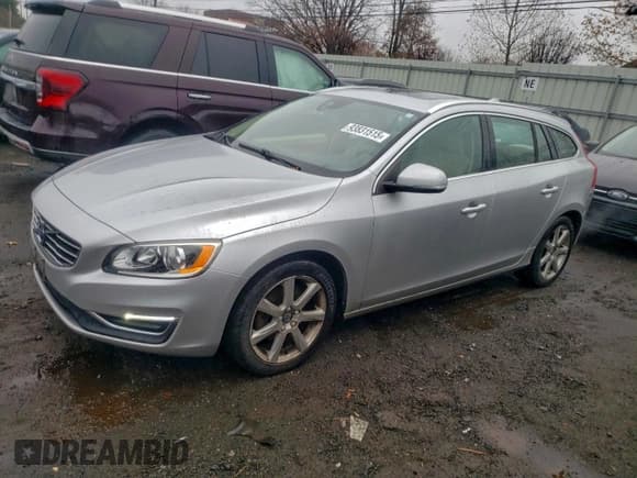 ✅ 2016 Volvo V60 T5 Drive-E Premier • VIN: YV140MEK5G1301414 • Lot: 93831515. Wystawiony na Copart z przebiegiem 126 599 mil. Bezpłatny archiwum sprzedaży aukcyjnych z USA i szczegółowy raport historii pojazdu na DreamBid. Zdjęcie 1.