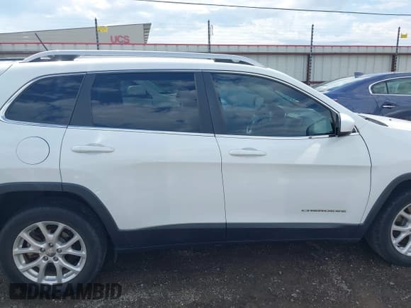 ✅ 2015 Jeep Cherokee Latitude • VIN: 1C4PJLCB7FW711890 • Лот: 43281051. Опубликован ранее на IAAI с пробегом 91 418 миль. Бесплатный доступ к архиву аукционных продаж из США и подробный отчёт об истории автомобиля на DreamBid. Изображение 13.