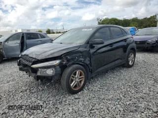 ✅ 2018 Hyundai Kona SE • VIN: KM8K12AA5JU186875 • Лот: 85119525. Опубликован ранее на Copart с пробегом 100 727 миль. Бесплатный доступ к архиву аукционных продаж из США и подробный отчёт об истории автомобиля на DreamBid. Изображение 1.