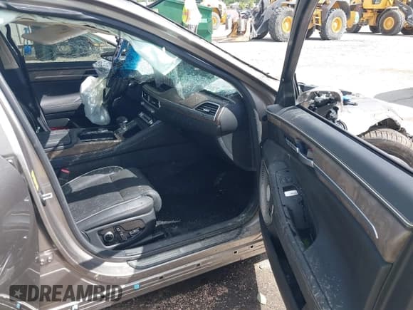 ✅ 2021 Genesis G90 Ultimate • VIN: KMTF54PH2MU084773 • Lot: 43041703. Wystawiony na IAAI z przebiegiem Nie podano. Bezpłatny archiwum sprzedaży aukcyjnych z USA i szczegółowy raport historii pojazdu na DreamBid. Zdjęcie 5.