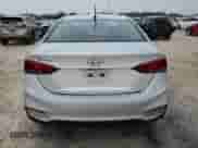 2020 Hyundai Accent SE z VIN 3KPC24A6XLE119512, wystawiony jako Copart lot #72268422 z przebiegiem 44 853 mil mil oraz . Historia ofert i sprzedaży dostępna na DreamBid. Obrazek 6.