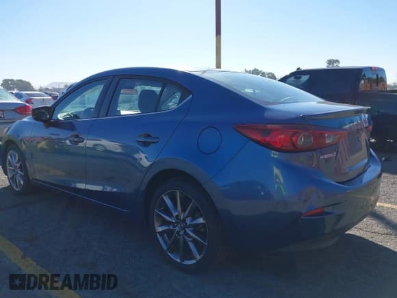 ✅ 2018 Mazda 3 Touring • VIN: 3MZBN1V39JM204164 • Lot: 43563989. Listed on IAAI with 202,676 mi. Free auction sales archive from the USA and detailed vehicle history report at DreamBid. Image 3.