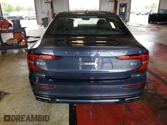 ✅ 2022 Volvo S60 Ultimate Dark Theme • VIN: 7JRL12TM4NG162511 • Lot: 61111783. Wystawiony na Copart z przebiegiem 8 815 mil. Bezpłatny archiwum sprzedaży aukcyjnych z USA i szczegółowy raport historii pojazdu na DreamBid. Zdjęcie 6.